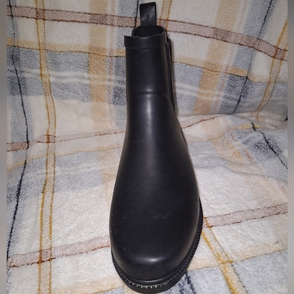 A pair of J. Crew Kenton Chelsea boots in a men\'s size 10. Like new condition main image 11